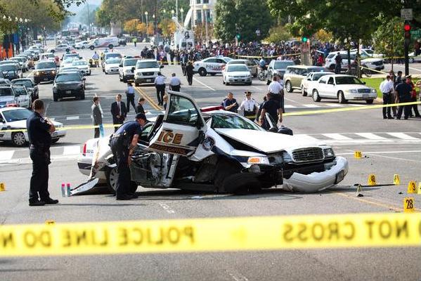 DC cop drives into barricade - NY Times